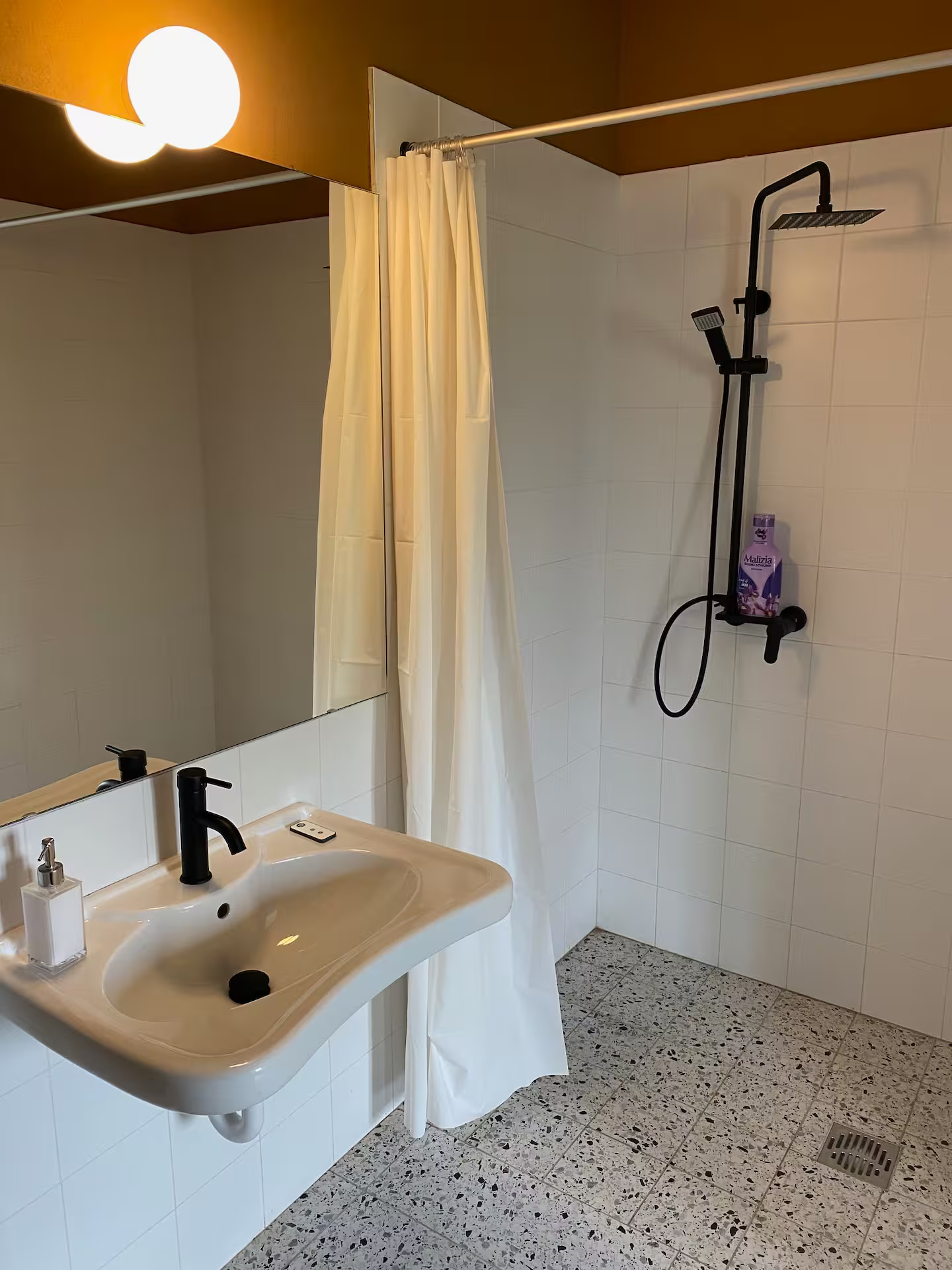 Tera Space Full Bathroom